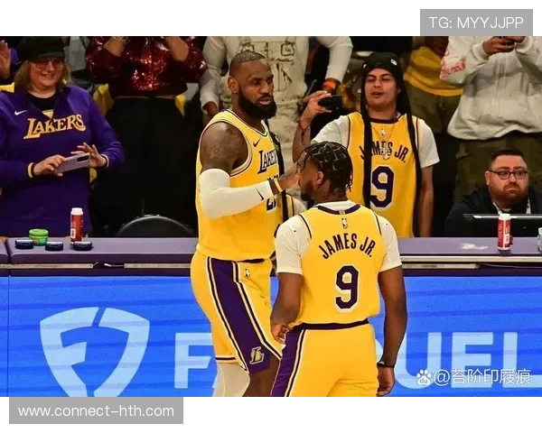 克莱伯仅上场5分钟湖人对阵森林狼季后赛第五战的背后原因与影响分析